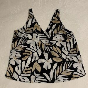 Old navy women’s v neck tank size medium